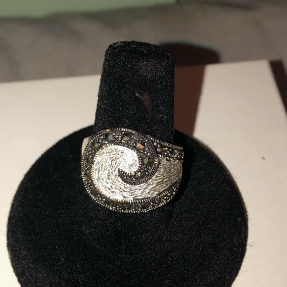 Gorgeous Marcasite ring size 7 - Picture 13 of 14